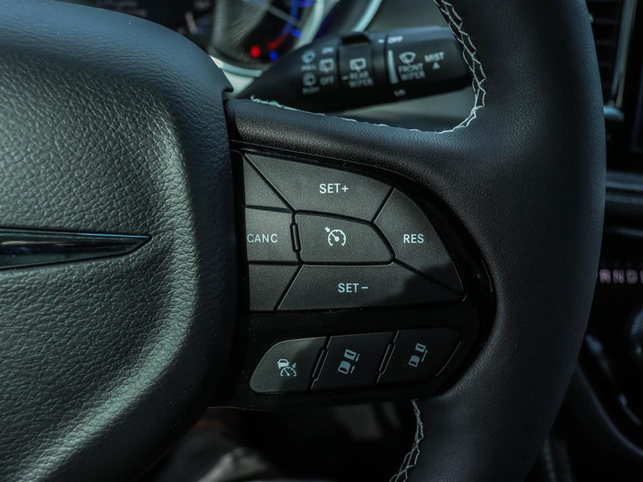 2024 Chrysler Pacifica Hybrid Select Incl. Panoramic Sunroof + Leather Seats Photo