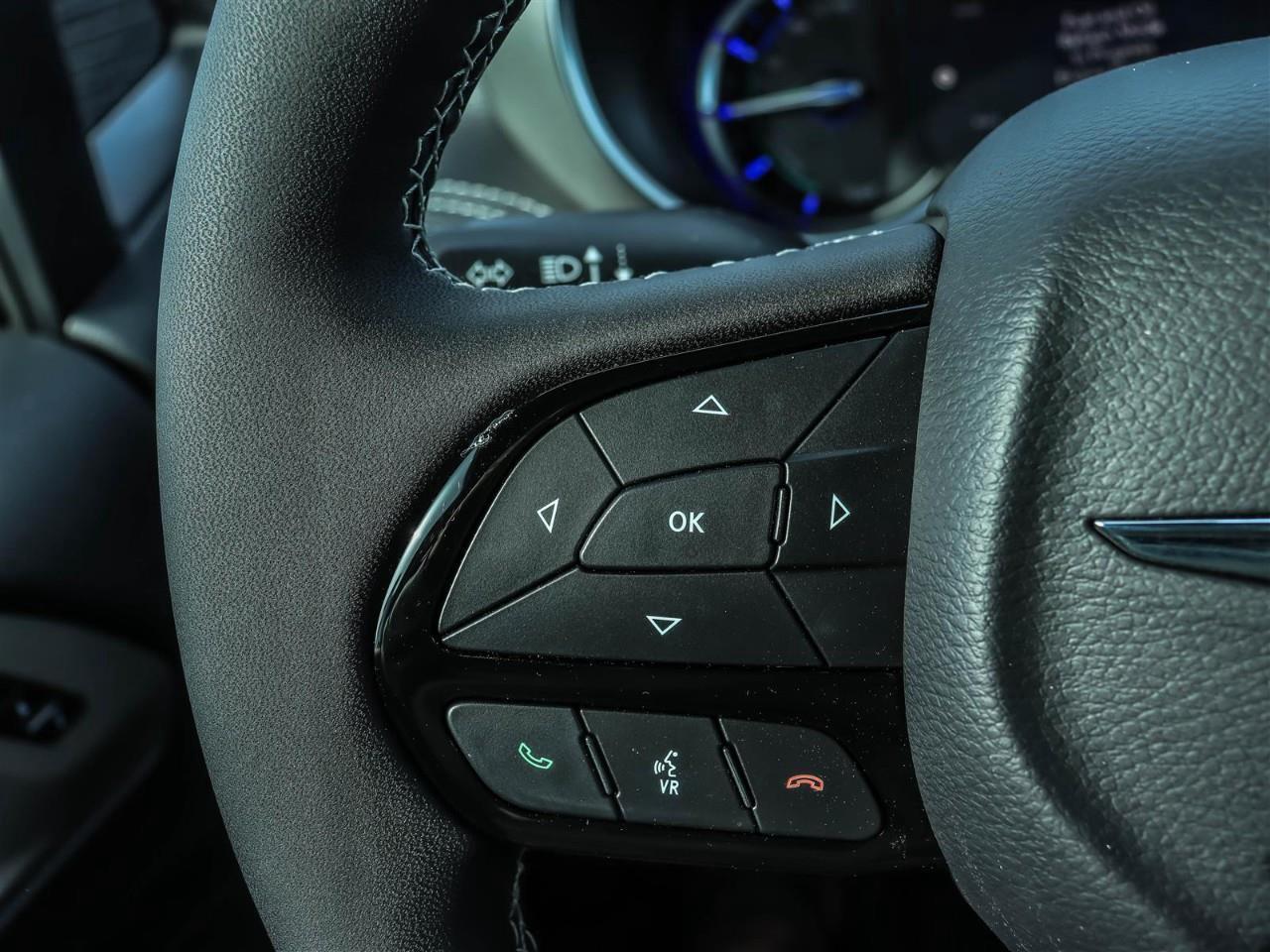 2024 Chrysler Pacifica Hybrid Select Incl. Panoramic Sunroof + Leather Seats Photo