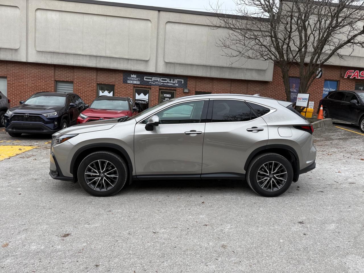 2025 Lexus NX NX 250 AWD, ONE OWNER, BALANCE OF MANUFACTURE WARR Photo3