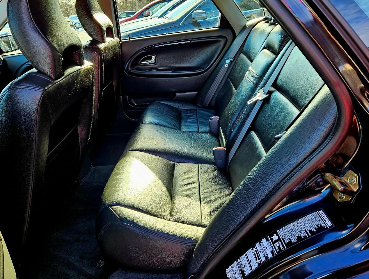 2004 Volvo S40 A 4dr Sdn Low KMs/Leather/Heated Seats Photo