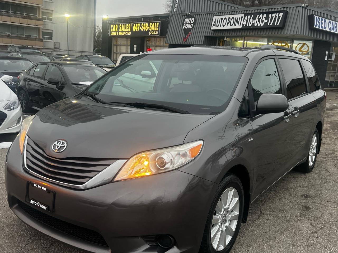 2017 Toyota Sienna 5dr LE 7-Pass AWD Photo