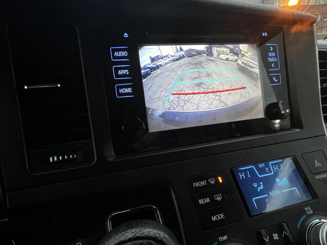 2017 Toyota Sienna 5dr LE 7-Pass AWD Photo