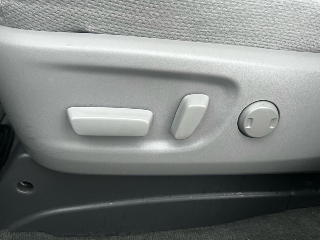 2017 Toyota Sienna 5dr LE 7-Pass AWD Photo