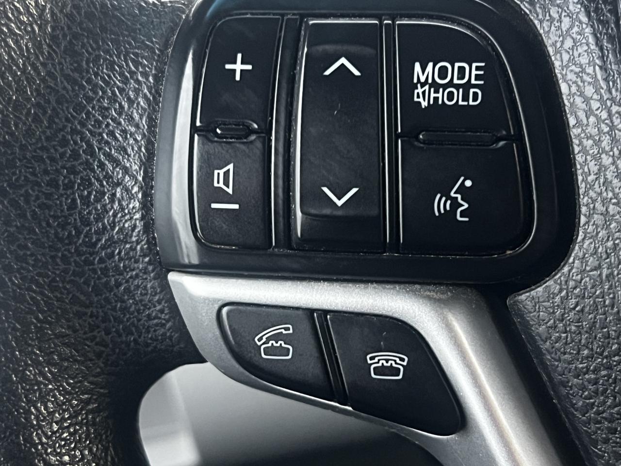 2017 Toyota Sienna 5dr LE 7-Pass AWD Photo