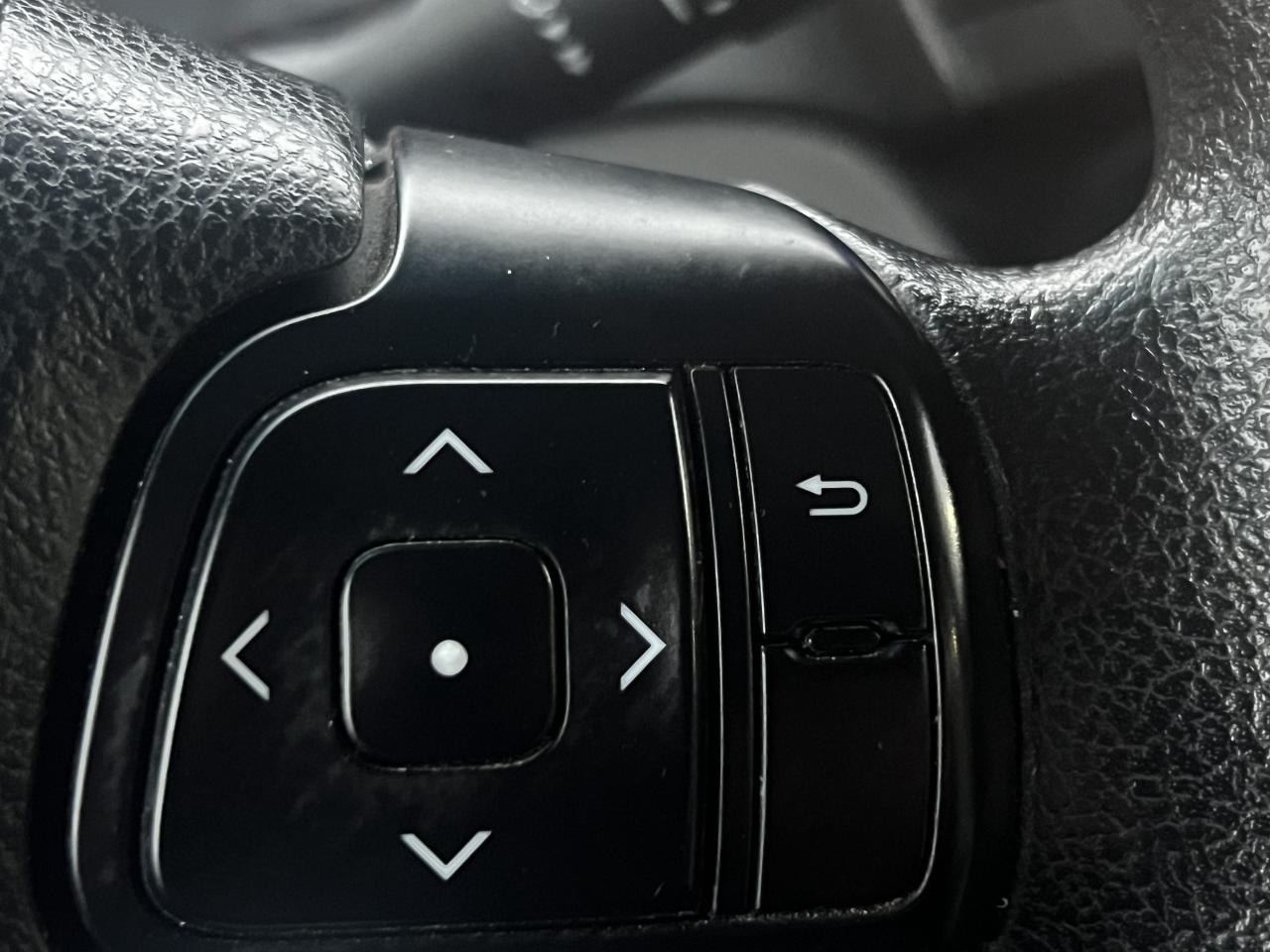 2017 Toyota Sienna 5dr LE 7-Pass AWD Photo