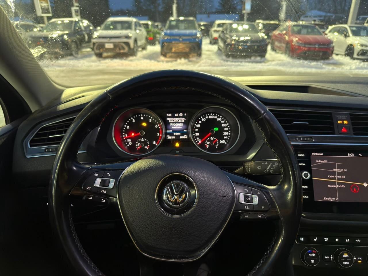 2018 Volkswagen Tiguan ComfortlineCERTIFIED AS-TRADED, NAVIGATION, HTD SE Photo