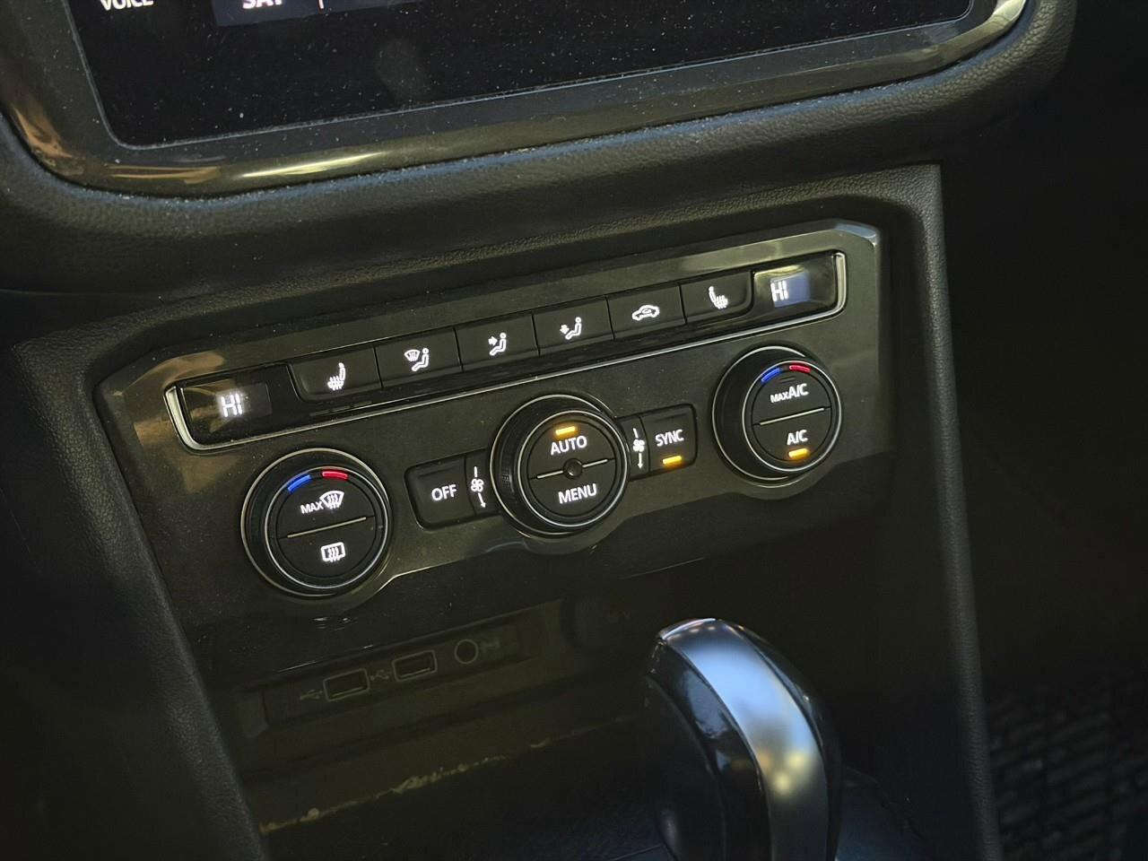 2018 Volkswagen Tiguan ComfortlineCERTIFIED AS-TRADED, NAVIGATION, HTD SE Photo