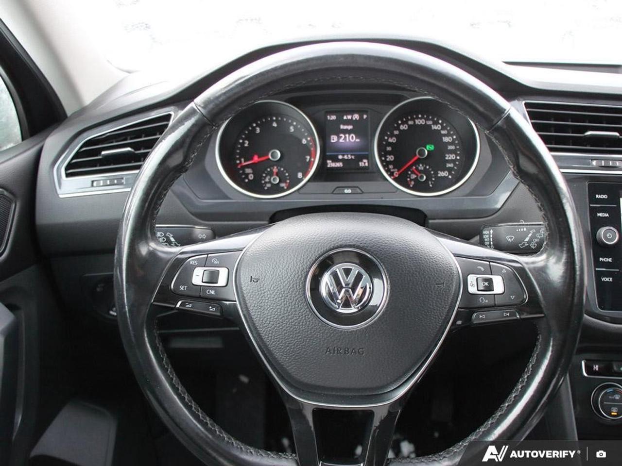 2018 Volkswagen Tiguan ComfortlineCERTIFIED AS-TRADED, NAVIGATION, HTD SE Photo