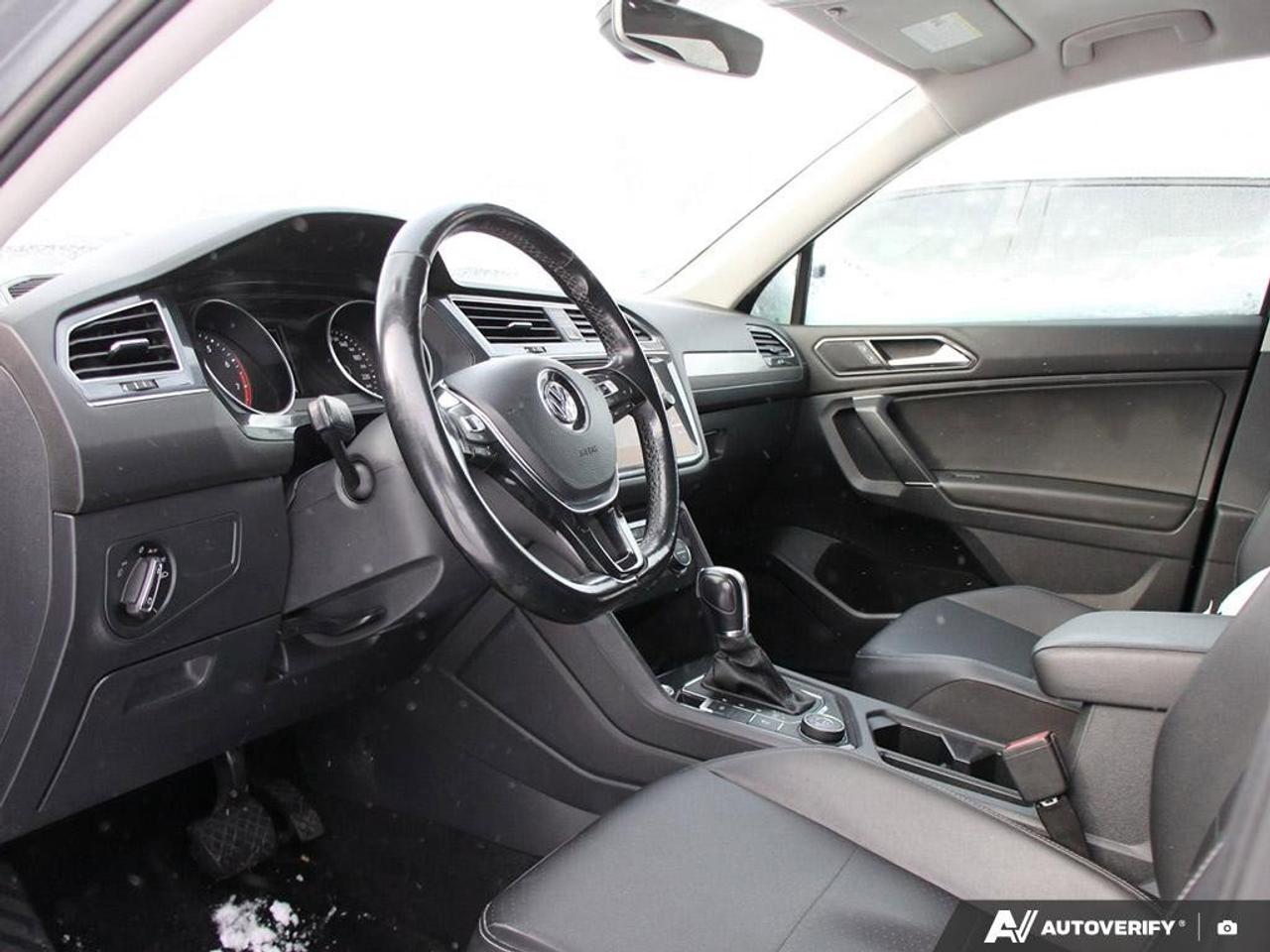 2018 Volkswagen Tiguan ComfortlineCERTIFIED AS-TRADED, NAVIGATION, HTD SE Photo