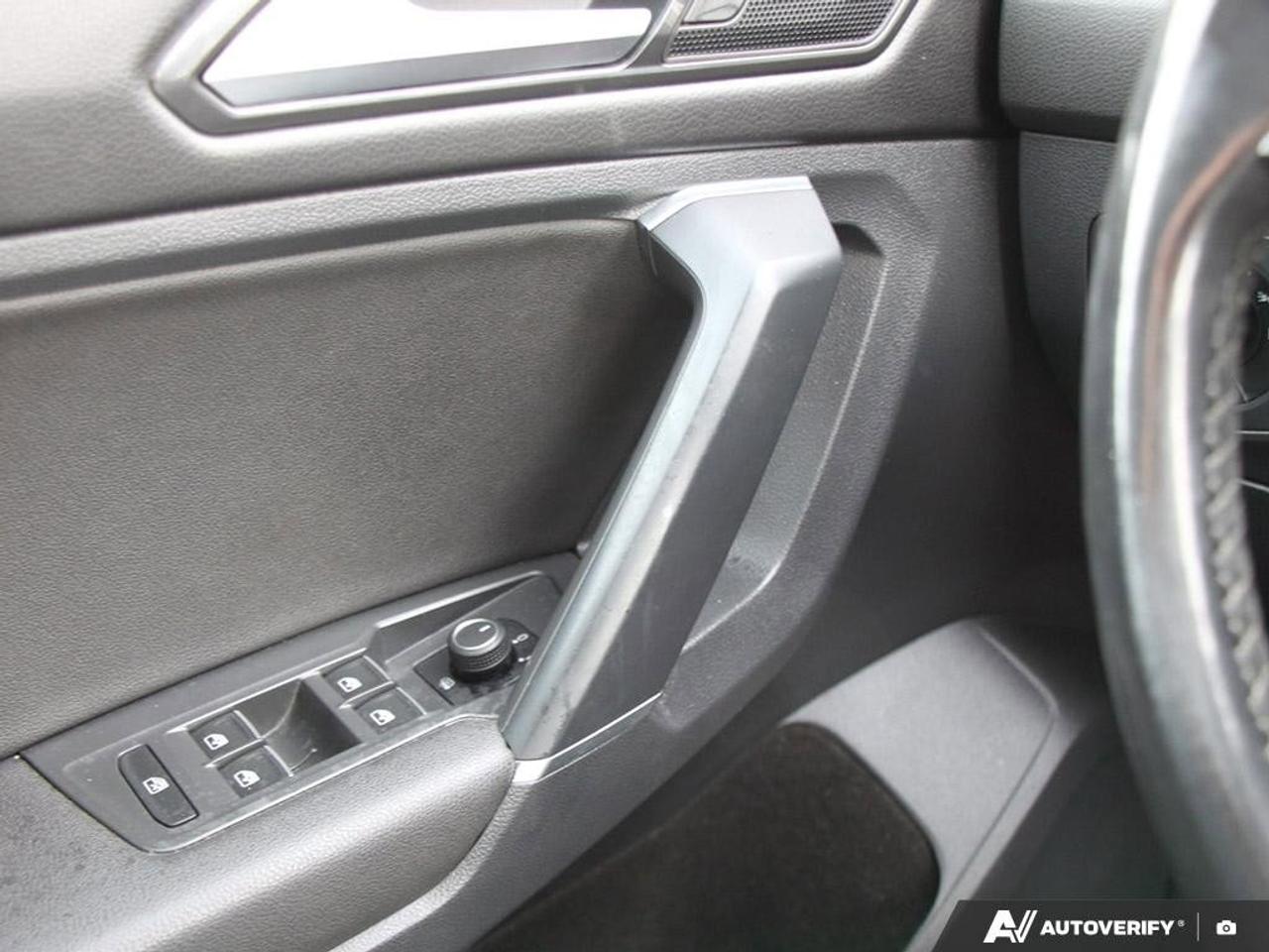 2018 Volkswagen Tiguan ComfortlineCERTIFIED AS-TRADED, NAVIGATION, HTD SE Photo