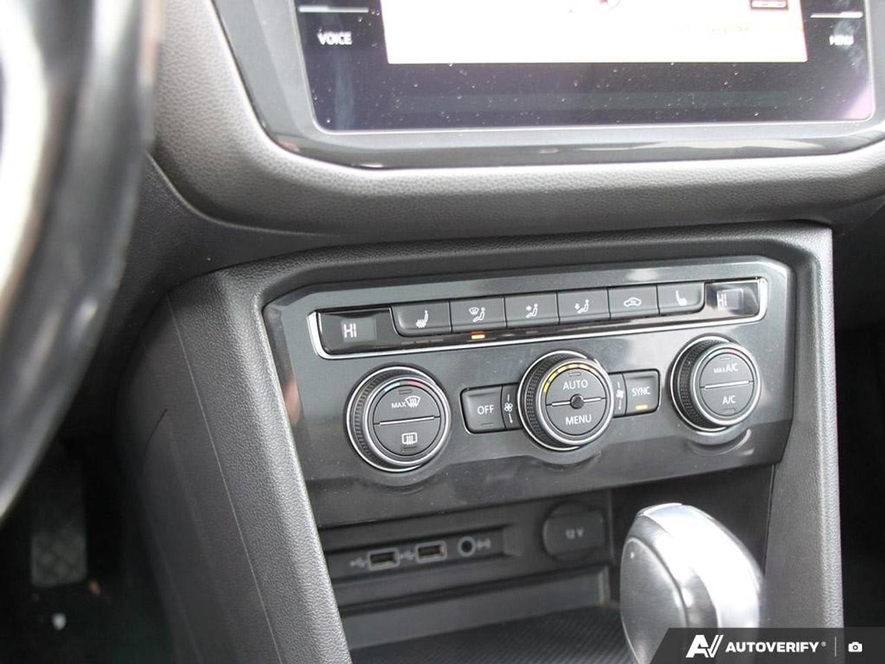 2018 Volkswagen Tiguan ComfortlineCERTIFIED AS-TRADED, NAVIGATION, HTD SE Photo