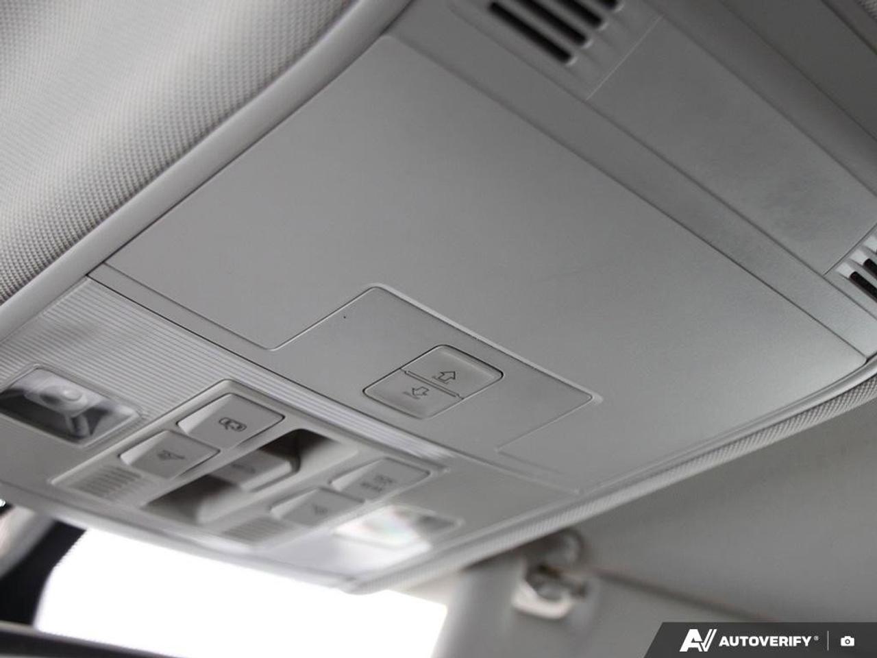 2018 Volkswagen Tiguan ComfortlineCERTIFIED AS-TRADED, NAVIGATION, HTD SE Photo