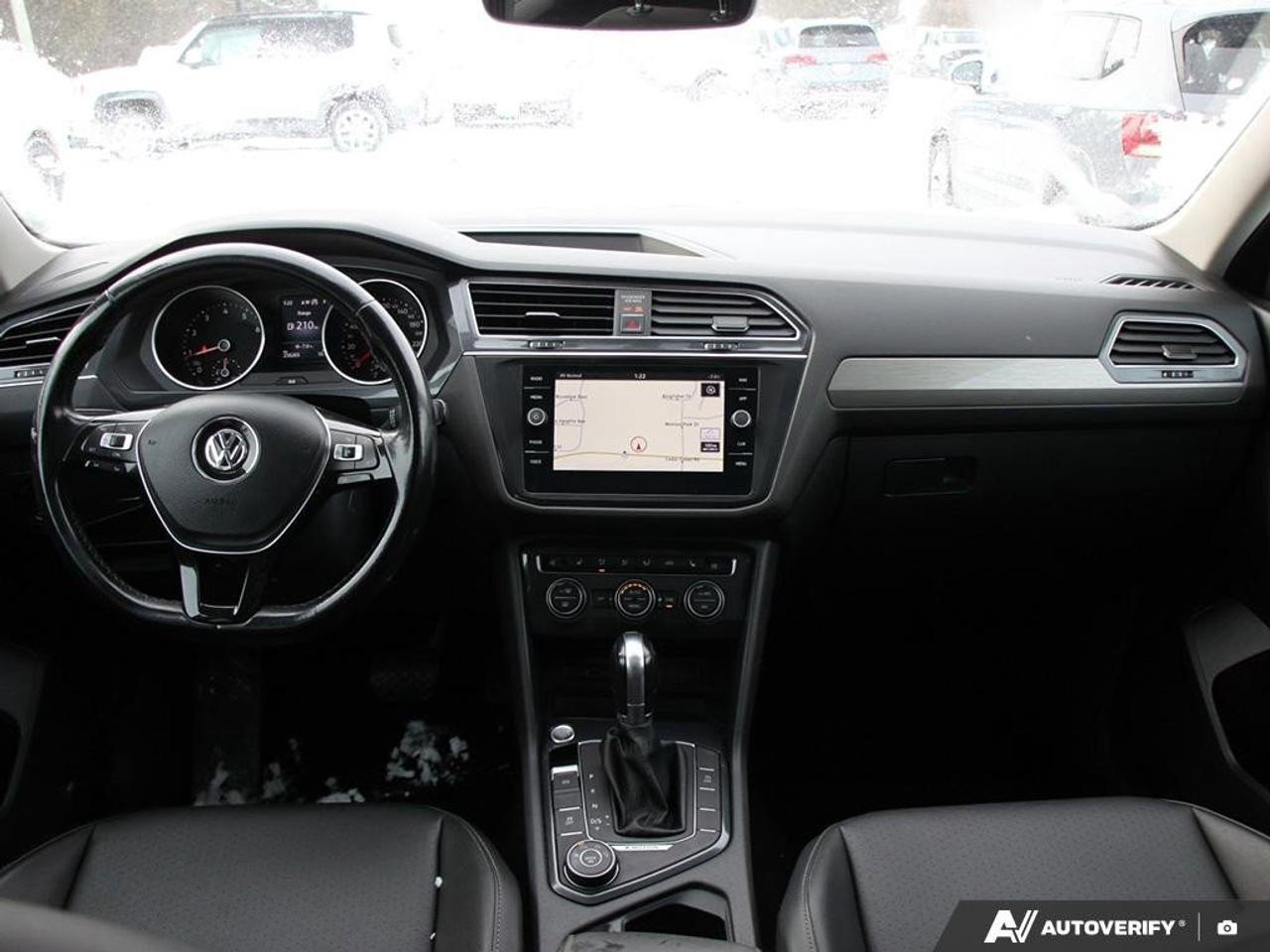 2018 Volkswagen Tiguan ComfortlineCERTIFIED AS-TRADED, NAVIGATION, HTD SE Photo