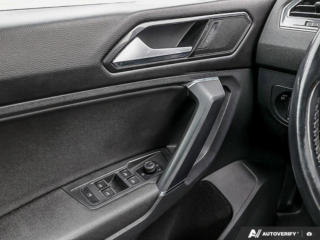 2018 Volkswagen Tiguan ComfortlineCERTIFIED AS-TRADED, NAVIGATION, HTD SE Photo