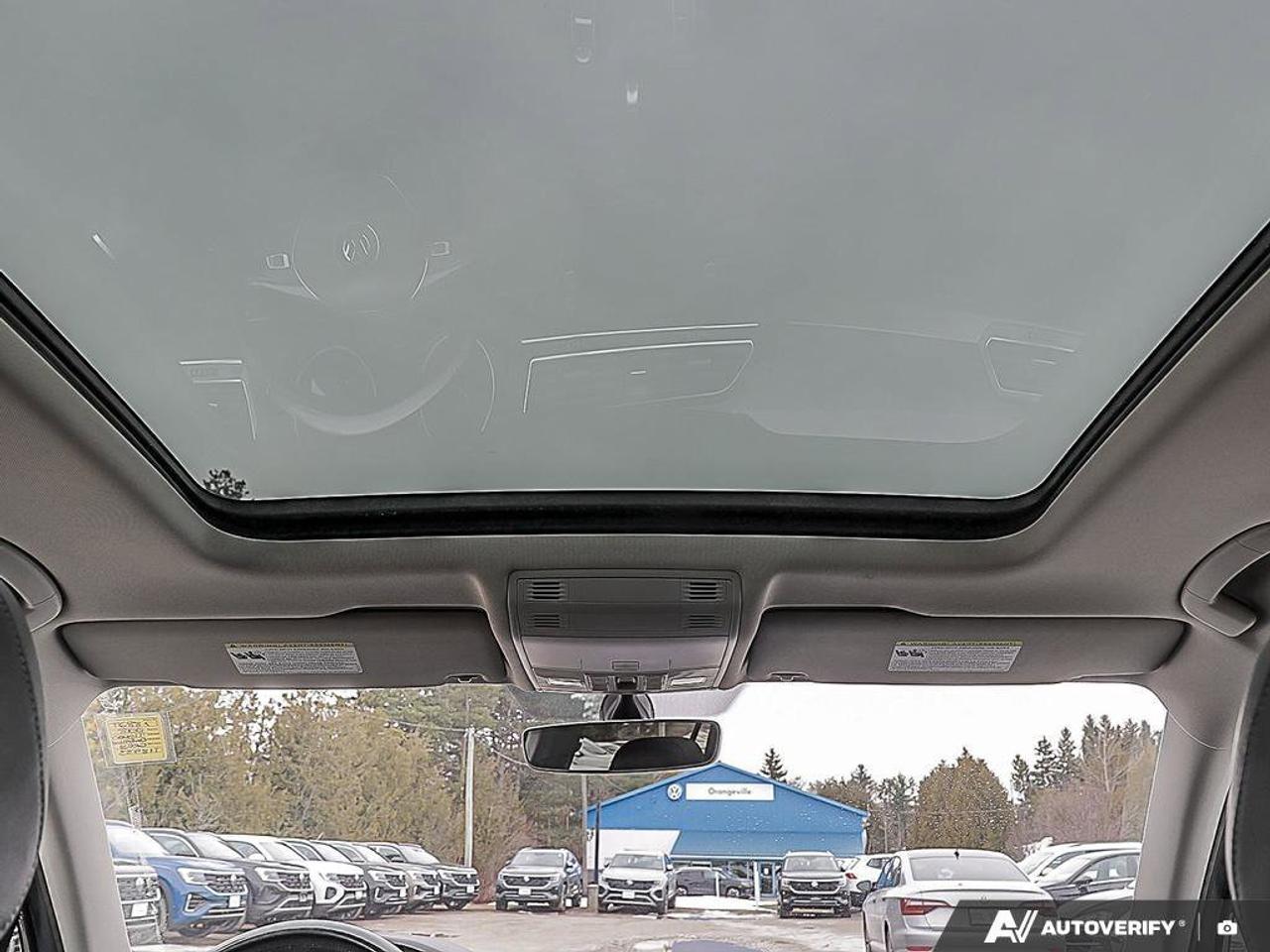 2018 Volkswagen Tiguan ComfortlineCERTIFIED AS-TRADED, NAVIGATION, HTD SE Photo