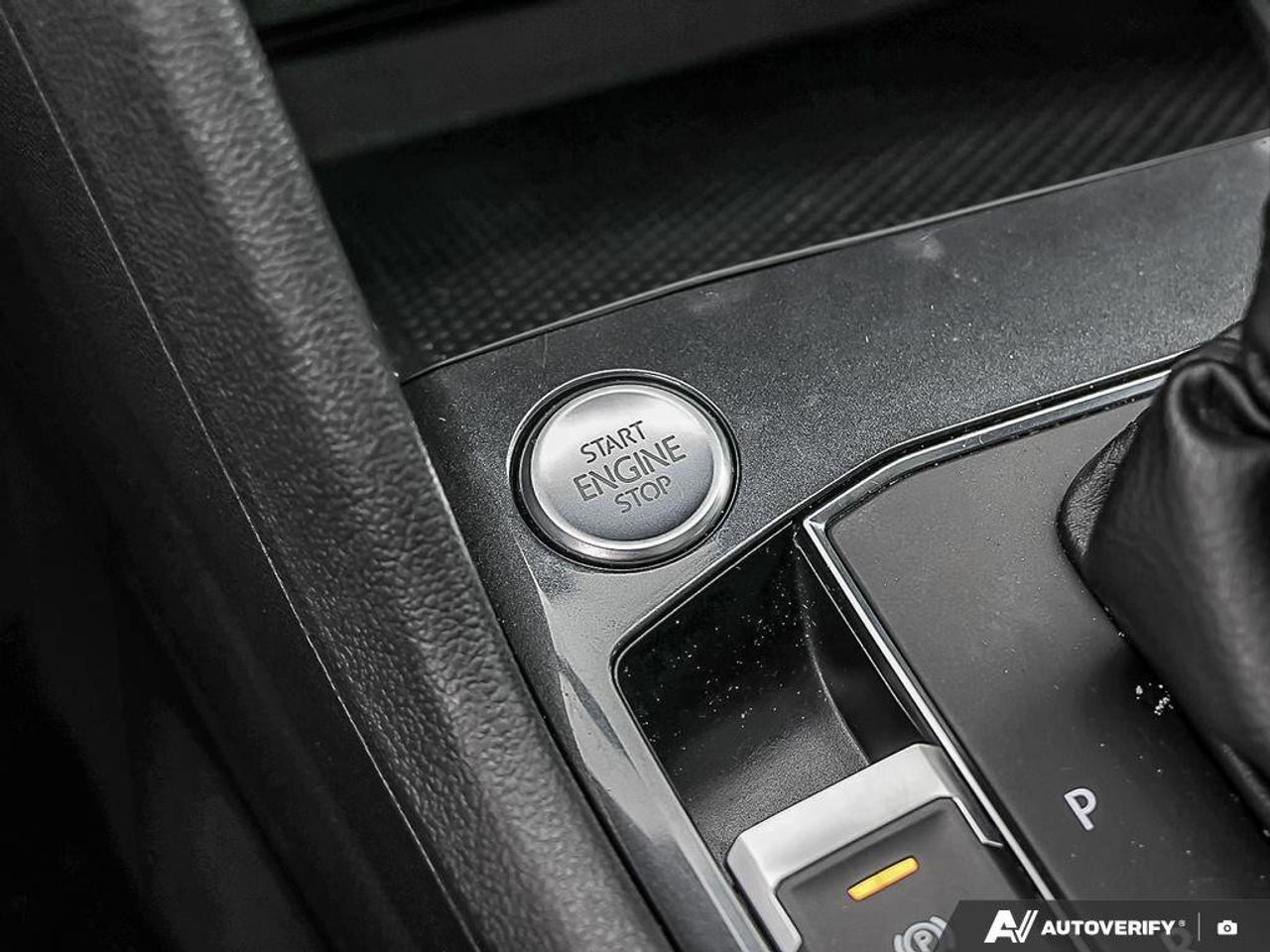 2018 Volkswagen Tiguan ComfortlineCERTIFIED AS-TRADED, NAVIGATION, HTD SE Photo