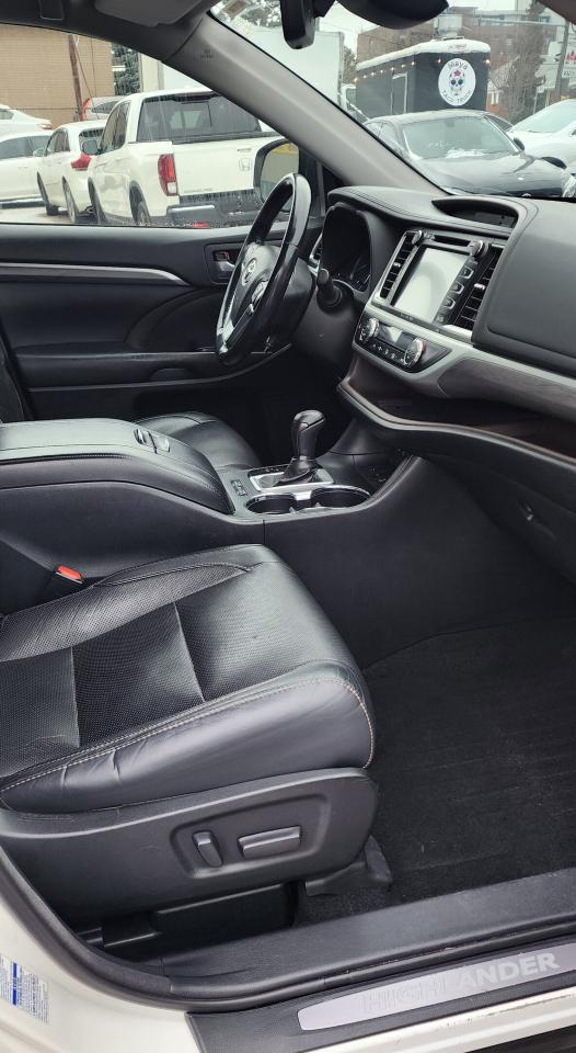 2017 Toyota Highlander LIMITED AWD V6 3.5L, NO ACCIDENTS Photo