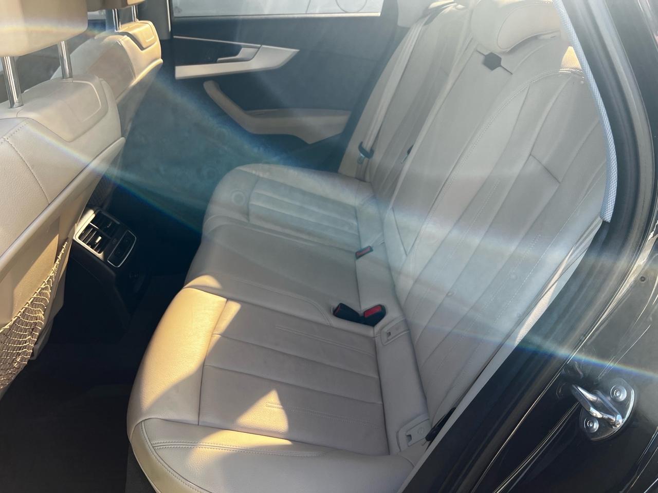 2018 Audi A4 2.0 TFSI quattro Komfort S tronic Photo