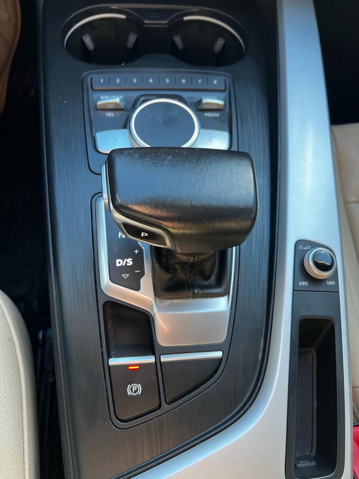 2018 Audi A4 2.0 TFSI quattro Komfort S tronic Photo