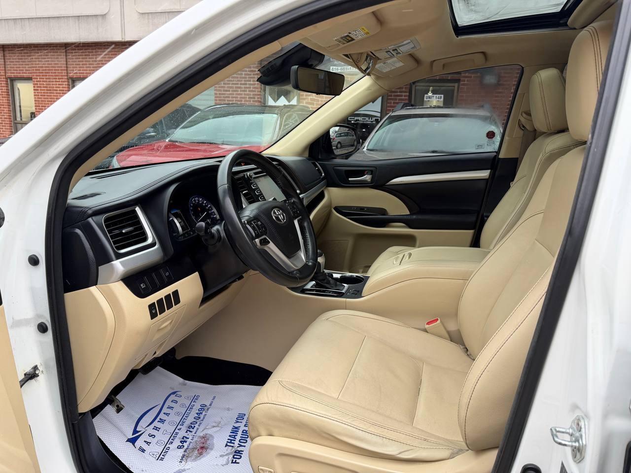 2017 Toyota Highlander AWD 4dr XLE, HYBRID, 8 SEATER, SUNROOF, ALLOY WHEE Photo