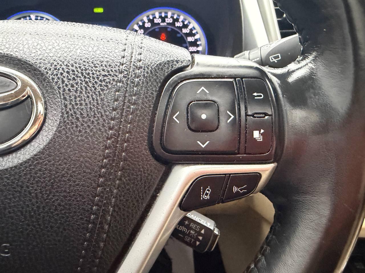 2017 Toyota Highlander AWD 4dr XLE, HYBRID, 8 SEATER, SUNROOF, ALLOY WHEE Photo