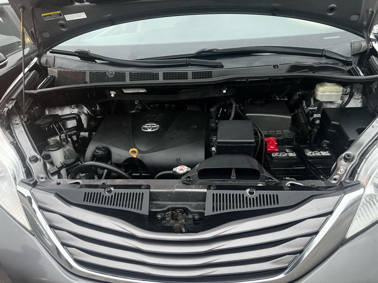 2017 Toyota Sienna 5DR 7-PASS FWD Photo