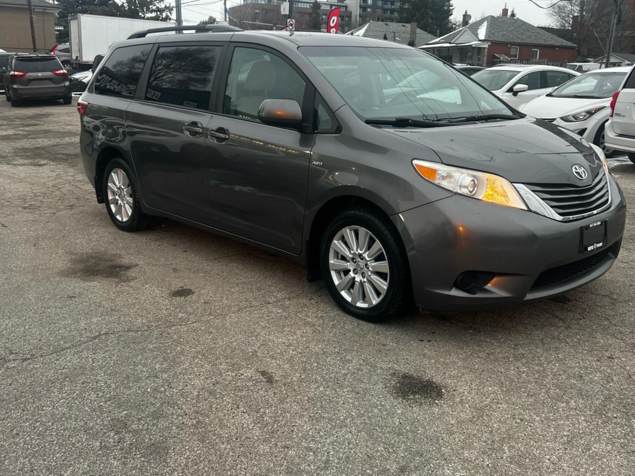 2017 Toyota Sienna 5DR 7-PASS FWD Photo