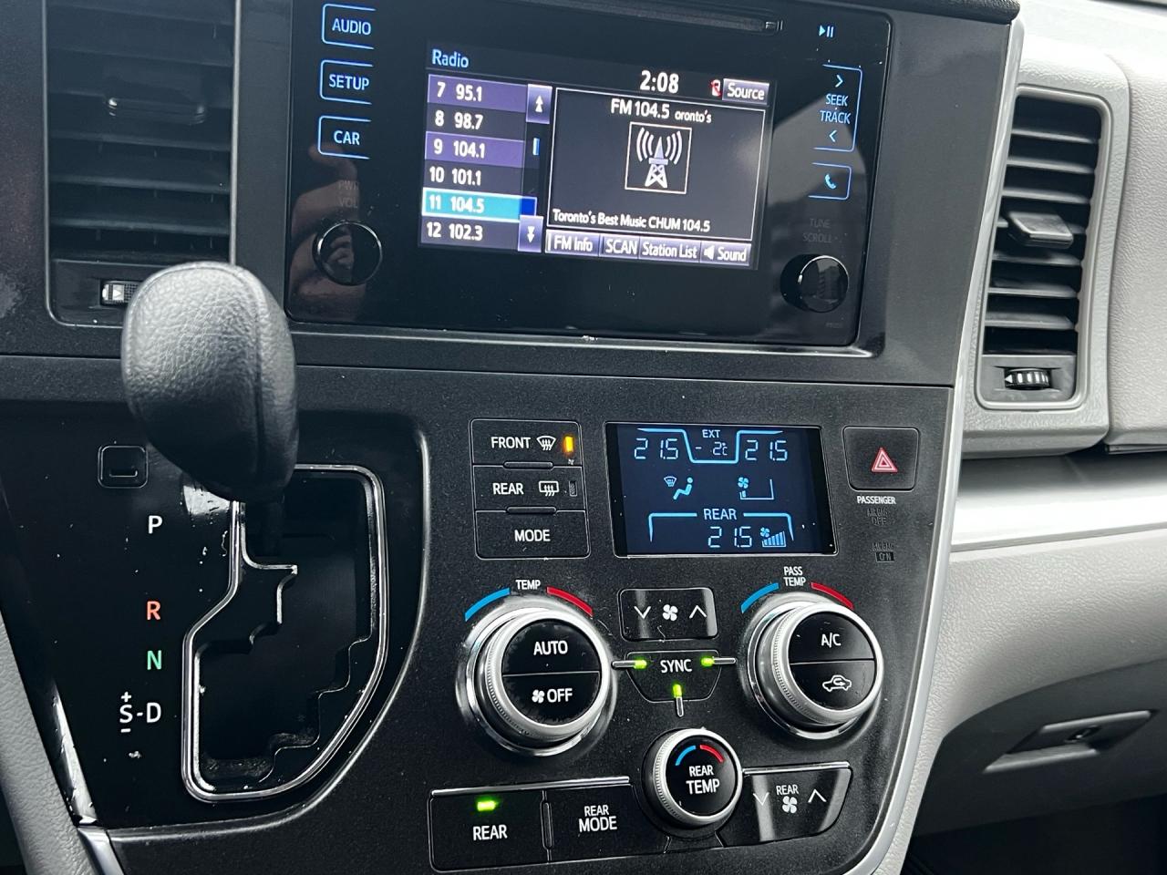 2017 Toyota Sienna 5DR 7-PASS FWD Photo