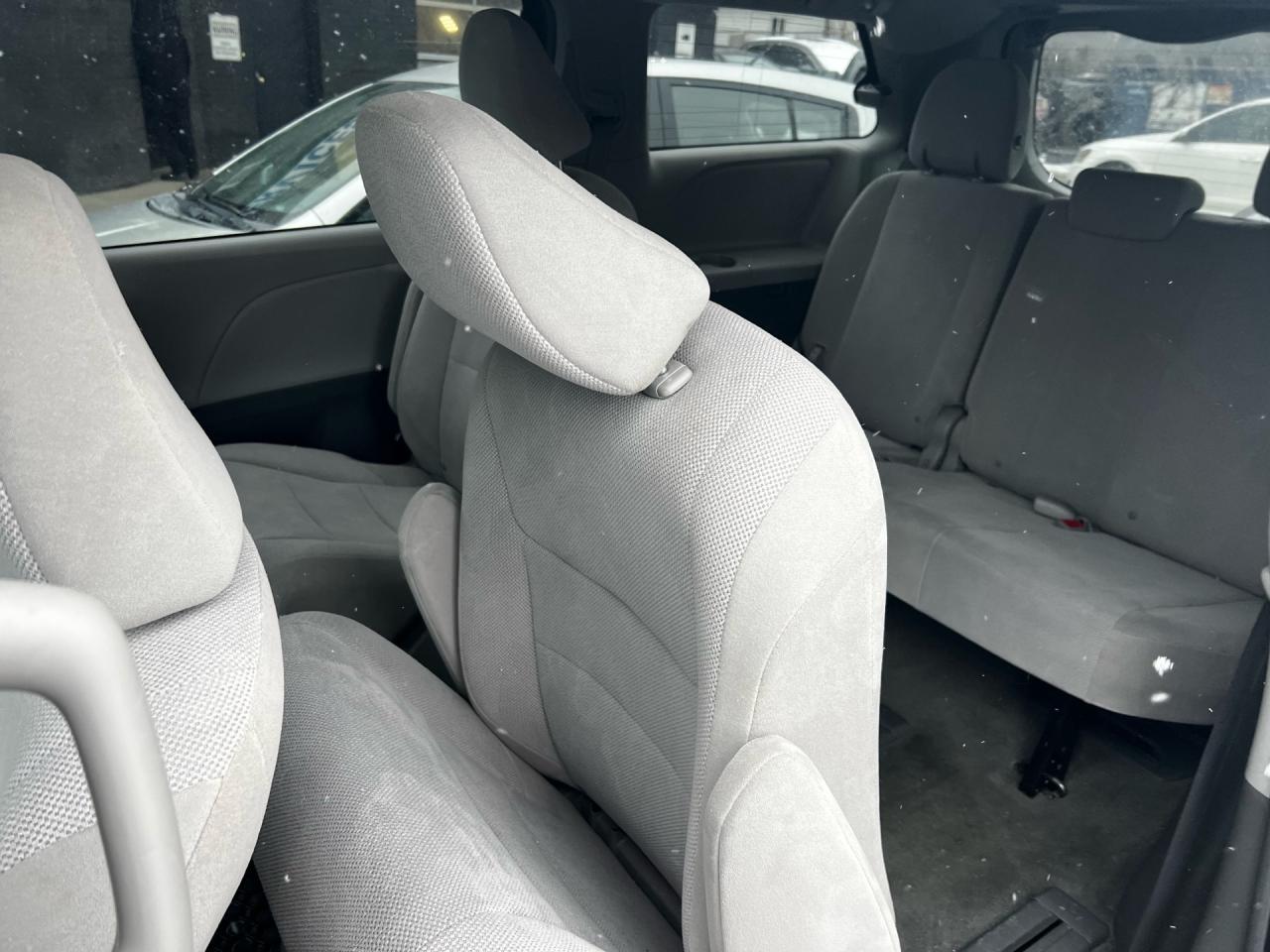 2017 Toyota Sienna 5DR 7-PASS FWD Photo