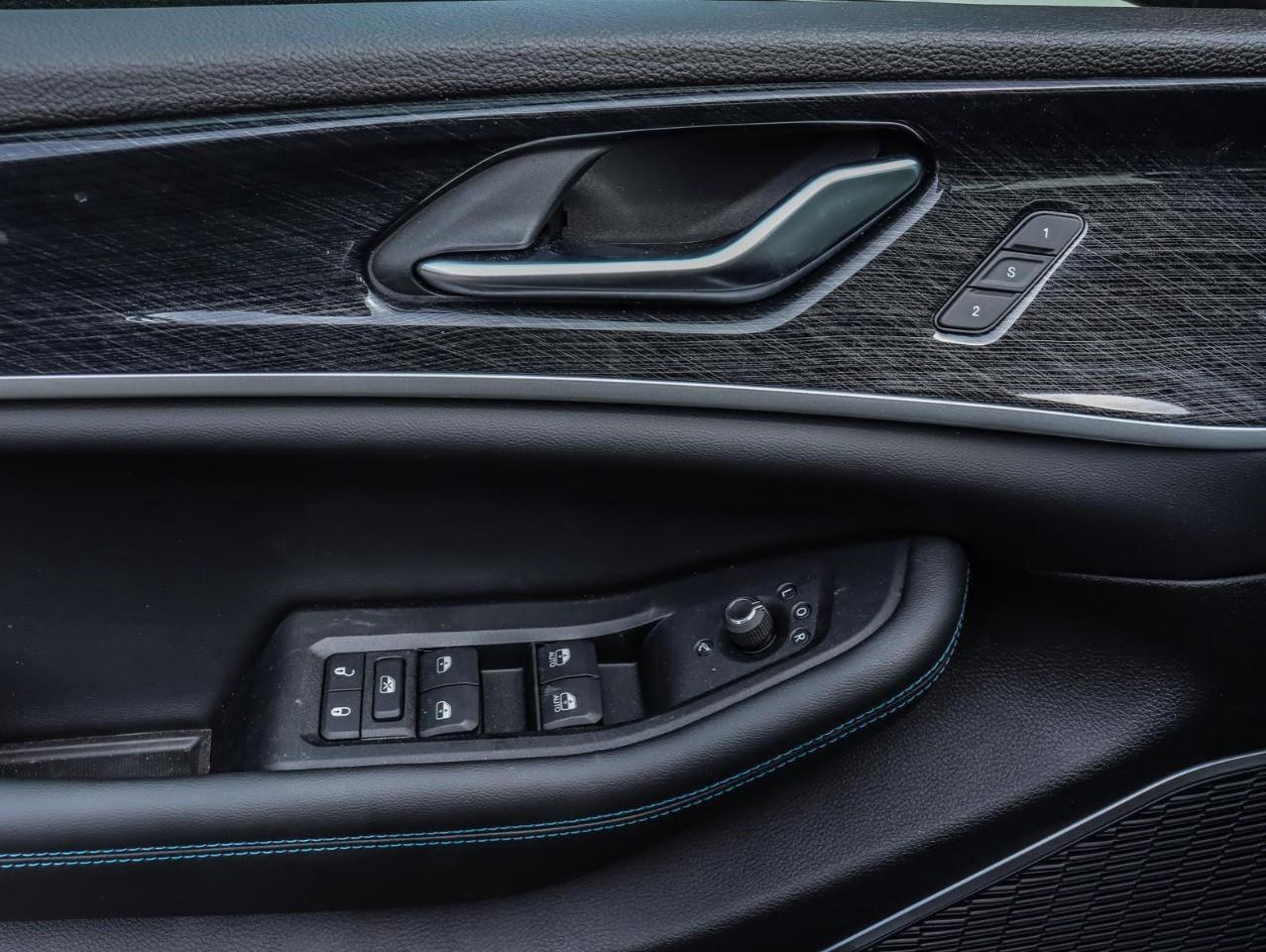 2023 Jeep Grand Cherokee 4xe Trailhawk Incl. Heated Steering Wheel & Heated/Coo Photo