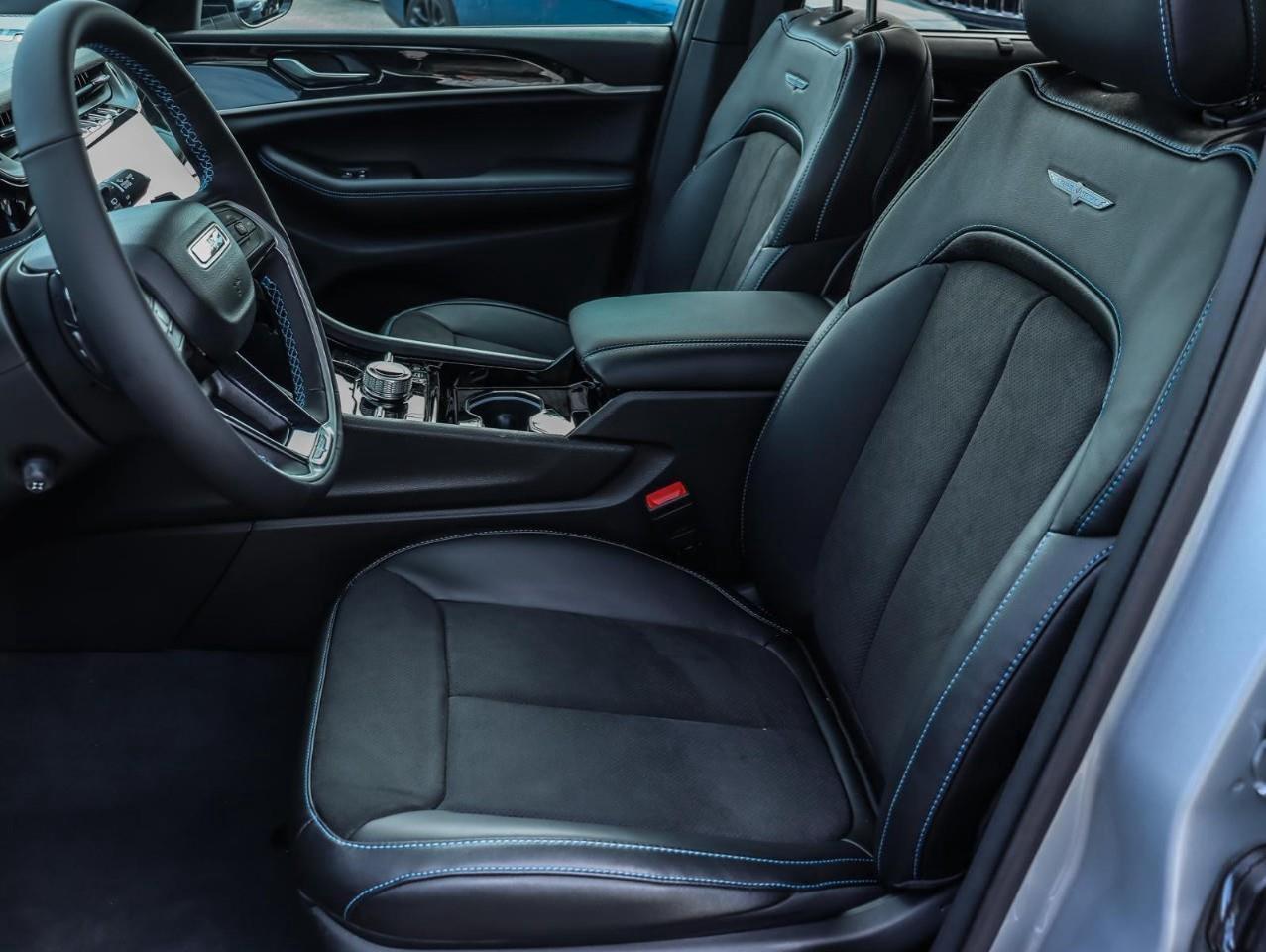 2023 Jeep Grand Cherokee 4xe Trailhawk Incl. Heated Steering Wheel & Heated/Coo Photo