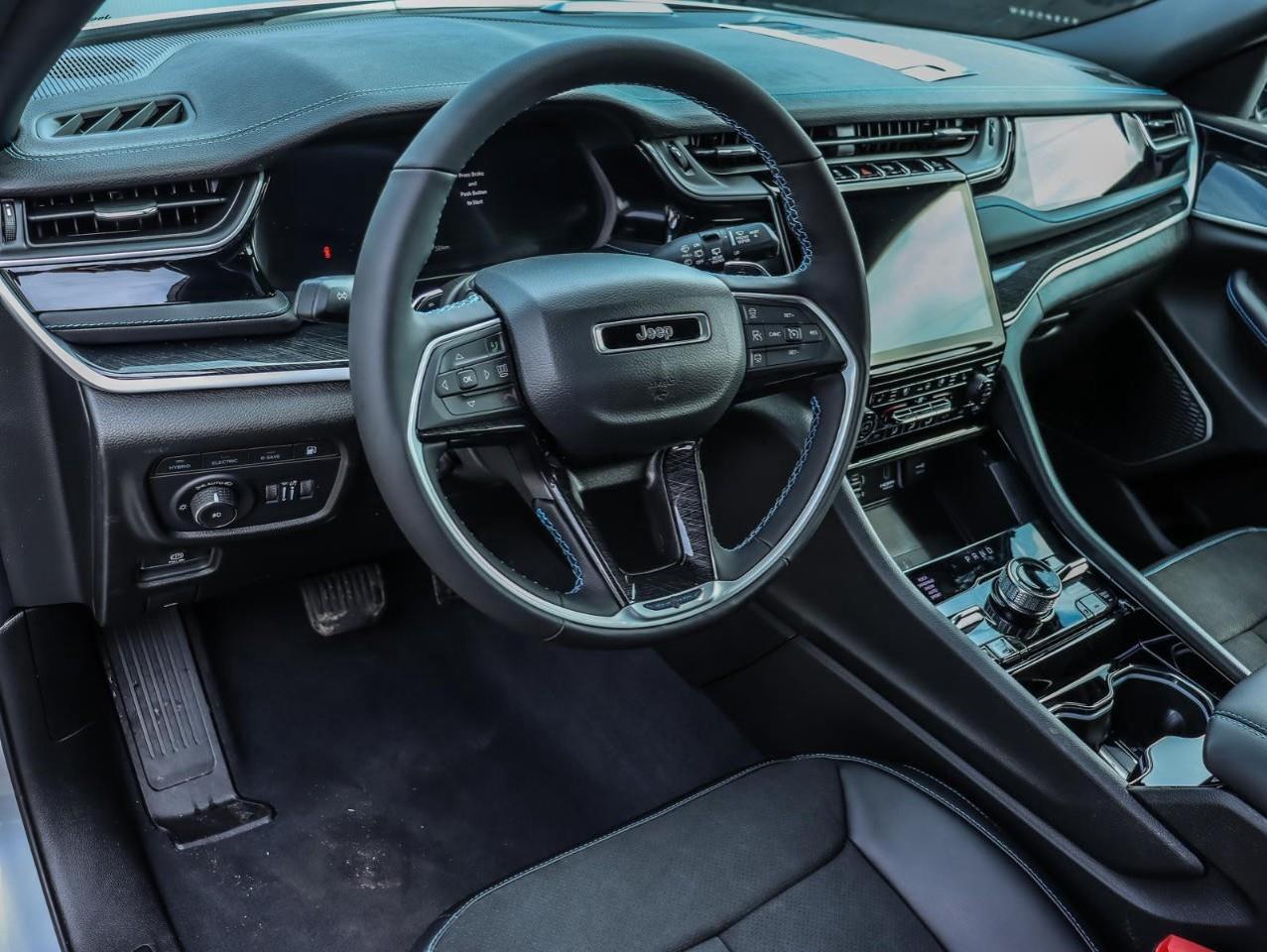 2023 Jeep Grand Cherokee 4xe Trailhawk Incl. Heated Steering Wheel & Heated/Coo Photo