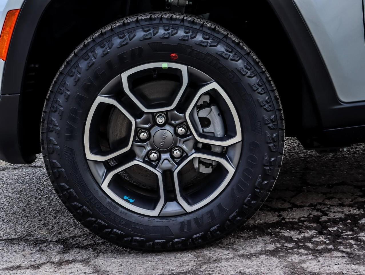 2023 Jeep Grand Cherokee 4xe Trailhawk Incl. Heated Steering Wheel & Heated/Coo Photo