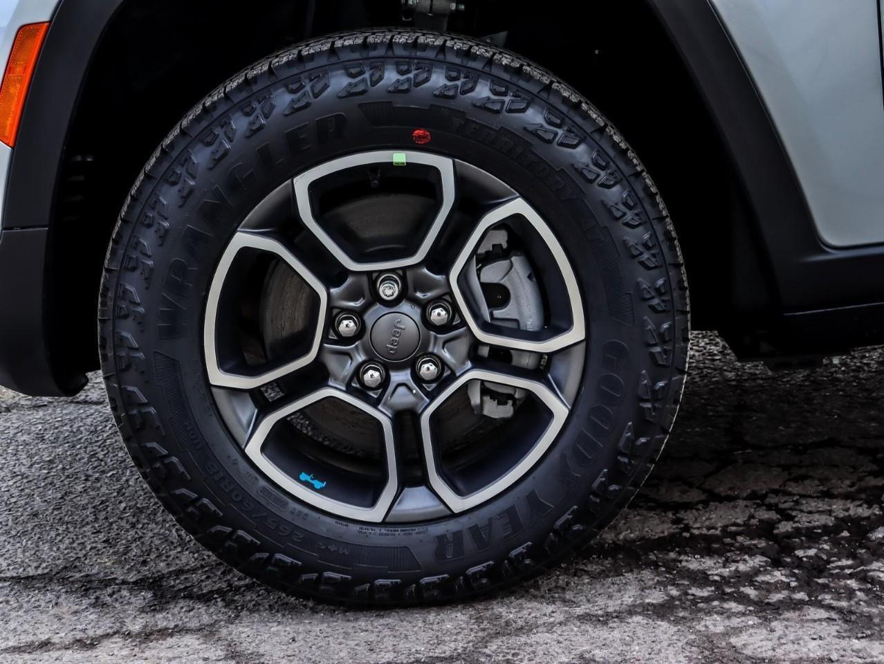 2023 Jeep Grand Cherokee 4xe Trailhawk Incl. Heated Steering Wheel & Heated/Coo Photo