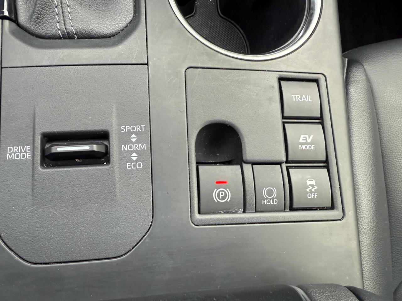 2023 Toyota Highlander Hybrid XLE AWD 8 SEATER, LEATHER, SUNROOF Photo