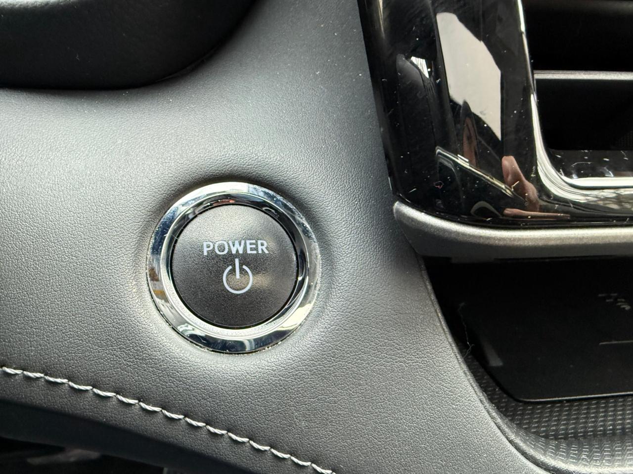 2023 Toyota Highlander Hybrid XLE AWD 8 SEATER, LEATHER, SUNROOF Photo