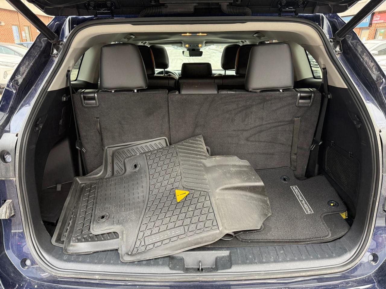 2023 Toyota Highlander Hybrid XLE AWD 8 SEATER, LEATHER, SUNROOF Photo