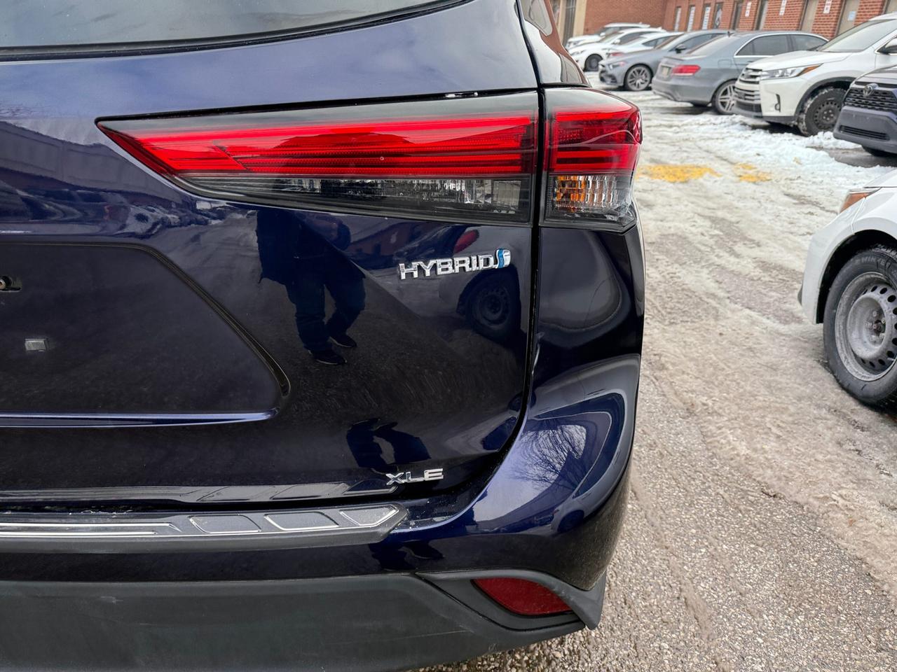 2023 Toyota Highlander Hybrid XLE AWD 8 SEATER, LEATHER, SUNROOF Photo