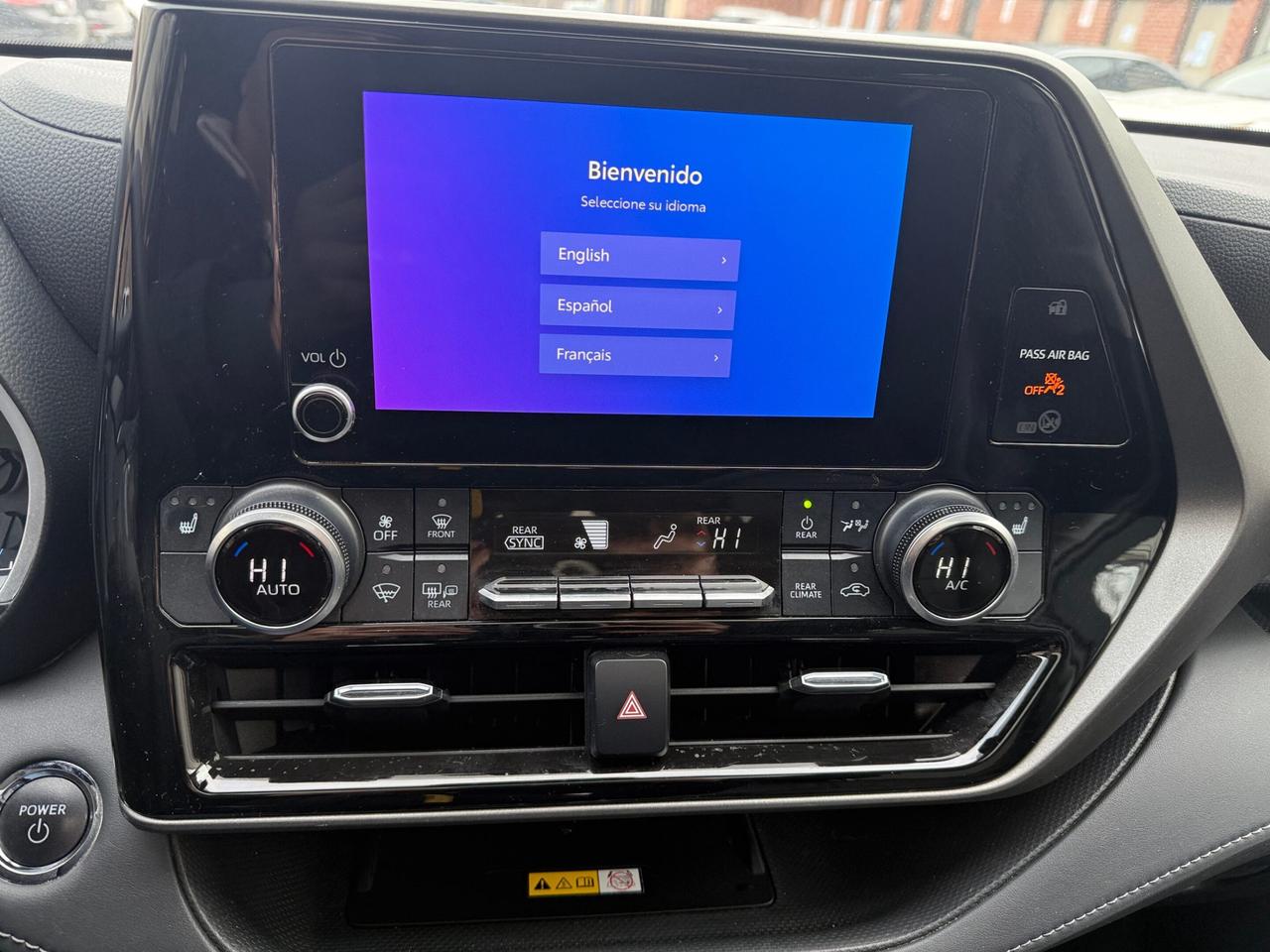 2023 Toyota Highlander Hybrid XLE AWD 8 SEATER, LEATHER, SUNROOF Photo