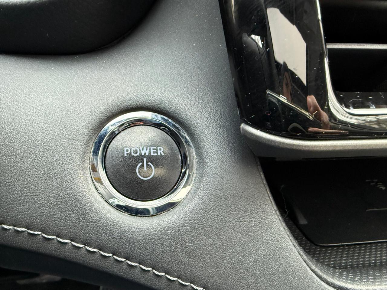 2023 Toyota Highlander Hybrid XLE AWD 8 SEATER, LEATHER, SUNROOF Photo