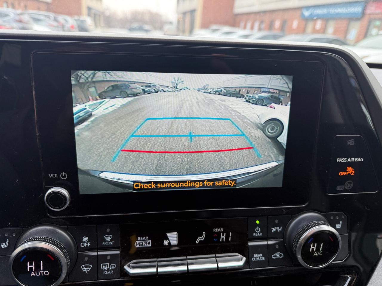 2023 Toyota Highlander Hybrid XLE AWD 8 SEATER, LEATHER, SUNROOF Photo