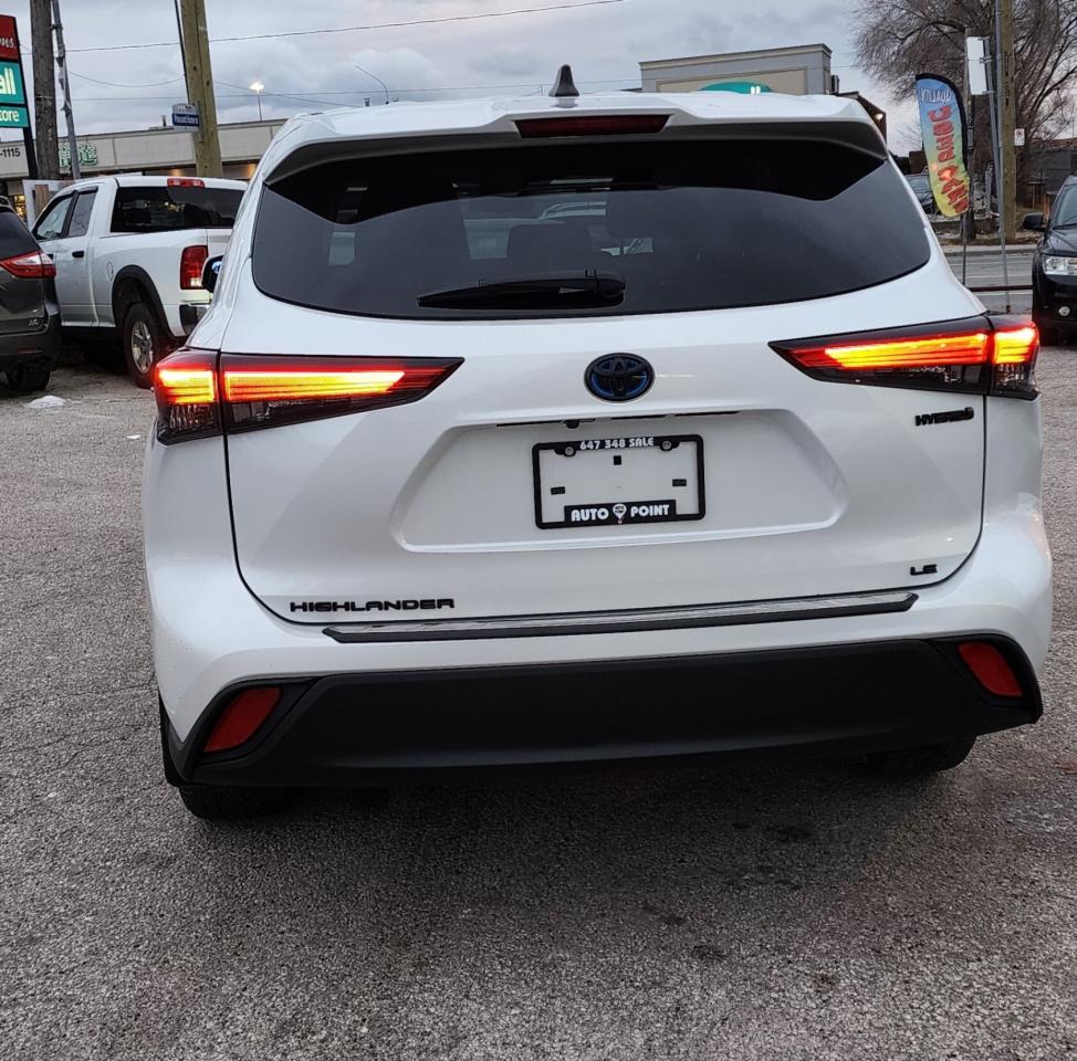 2022 Toyota Highlander Hybrid LE AWD, ONE OWNER Photo3