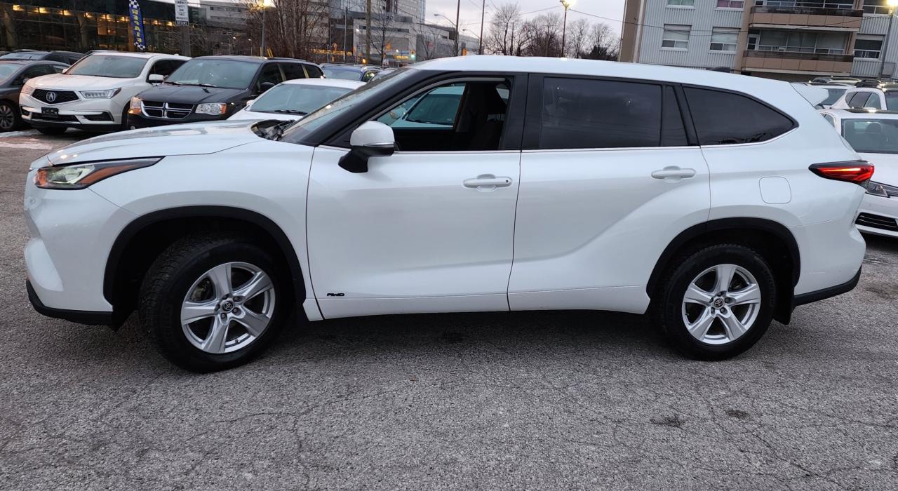2022 Toyota Highlander Hybrid LE AWD, ONE OWNER Photo