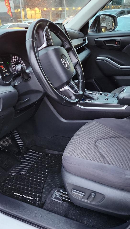 2022 Toyota Highlander Hybrid LE AWD, ONE OWNER Photo