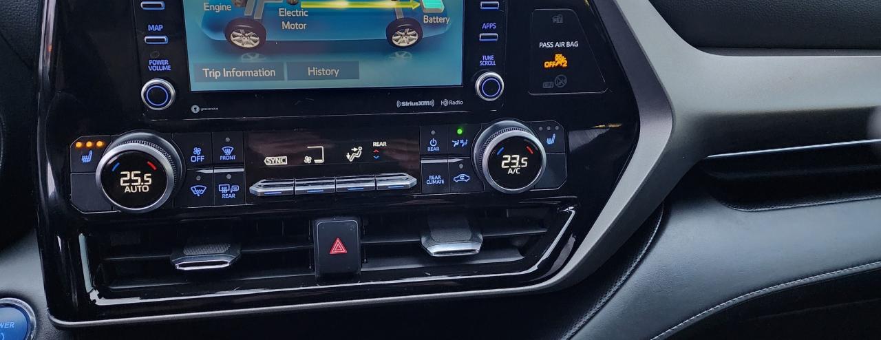 2022 Toyota Highlander Hybrid LE AWD, ONE OWNER Photo