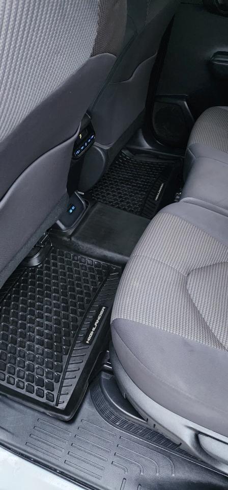 2022 Toyota Highlander Hybrid LE AWD, ONE OWNER Photo