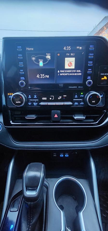 2022 Toyota Highlander Hybrid LE AWD, ONE OWNER Photo