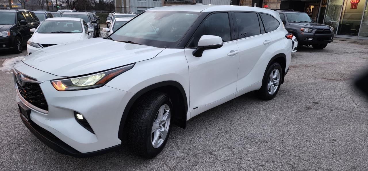 2022 Toyota Highlander Hybrid LE AWD, ONE OWNER Photo