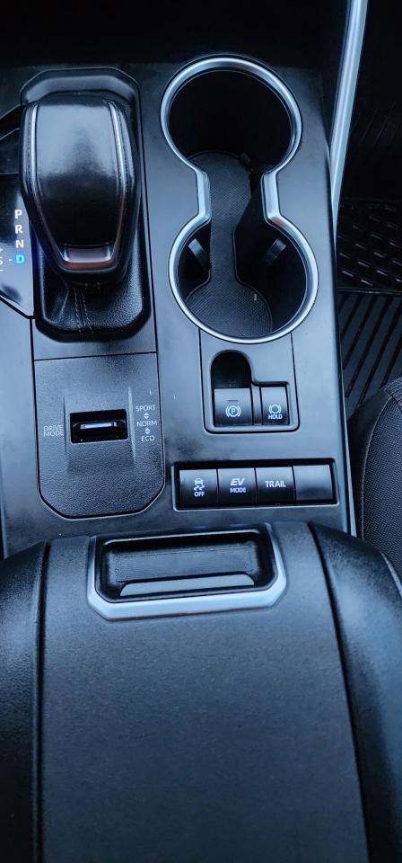 2022 Toyota Highlander Hybrid LE AWD, ONE OWNER Photo