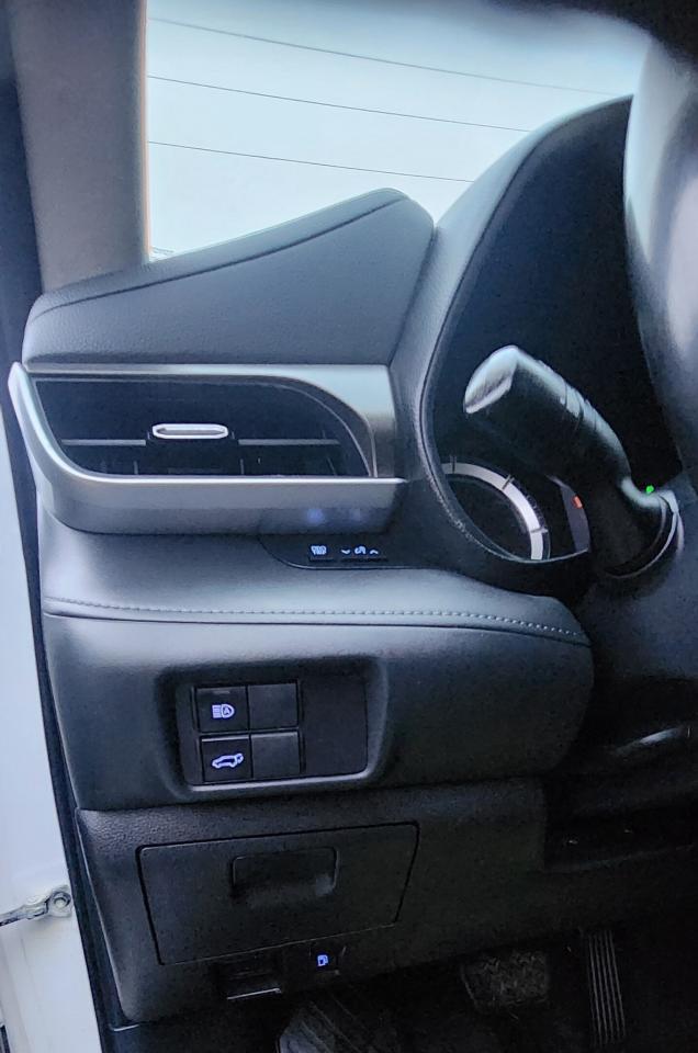 2022 Toyota Highlander Hybrid LE AWD, ONE OWNER Photo